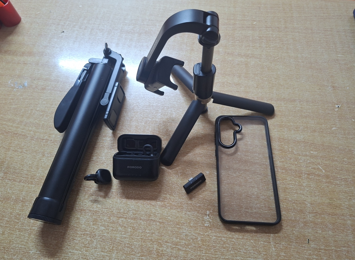 Technology accessories reviewed by JuaTech Africa including chargers and productivity tools
