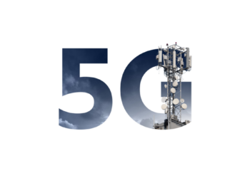 5G network explained showing telecom towers, spectrum signals, and connected smart city devices